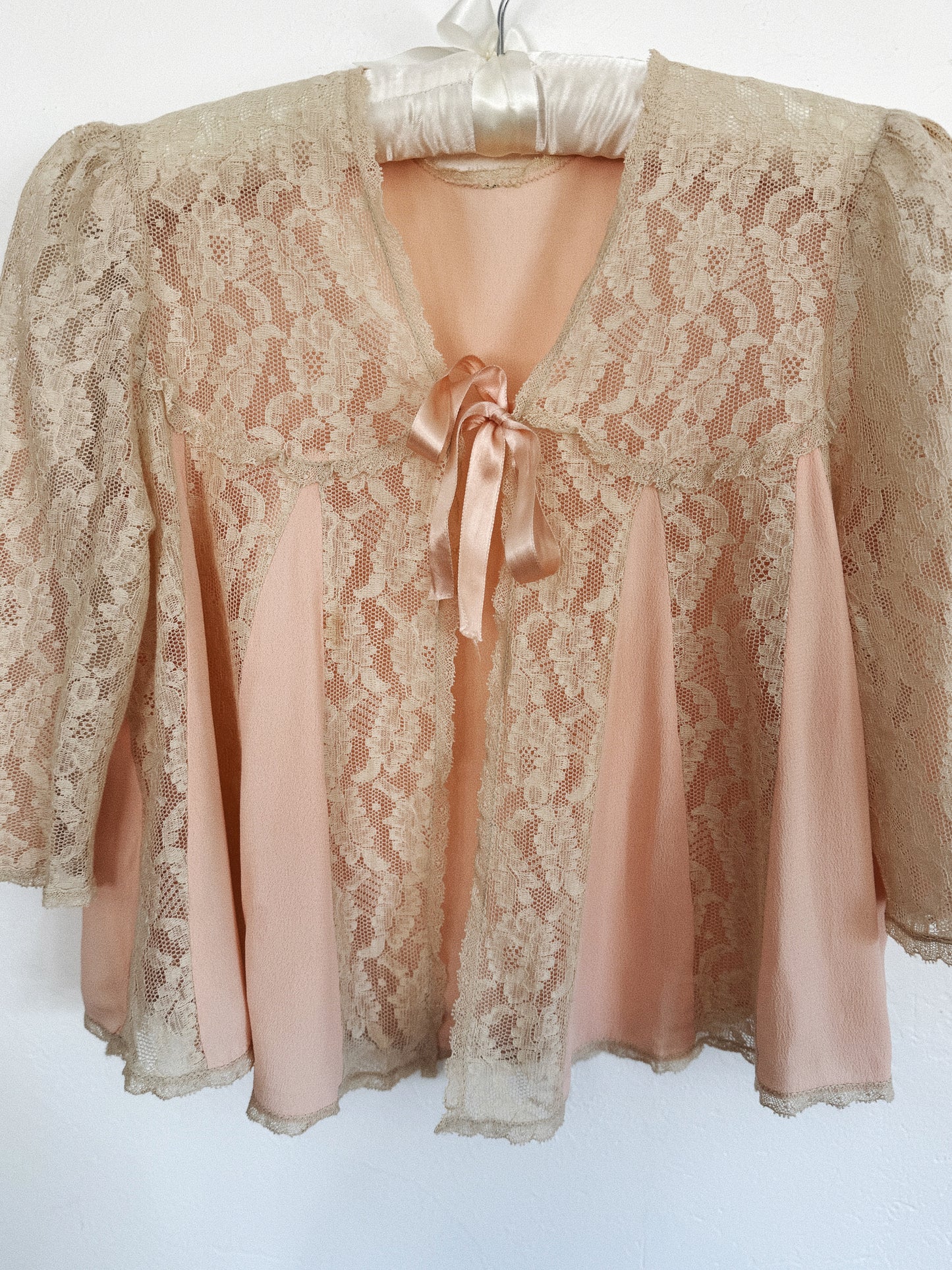 1930s Lace + Bubblegum Crepe Bed Jacket- S-M
