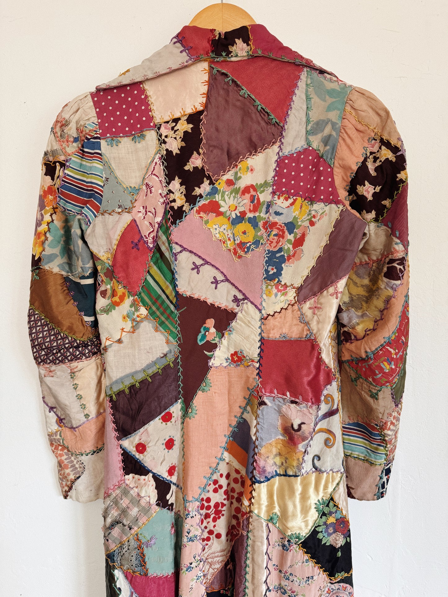 1930s Incredible Pink Crazy Quilt Embroidered Dressing Gown w/ Bell Zipper- S-S/M