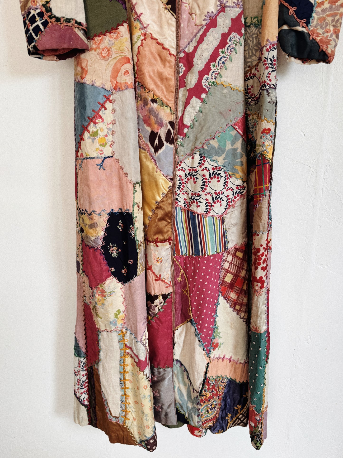 1930s Incredible Pink Crazy Quilt Embroidered Dressing Gown w/ Bell Zipper- S-S/M