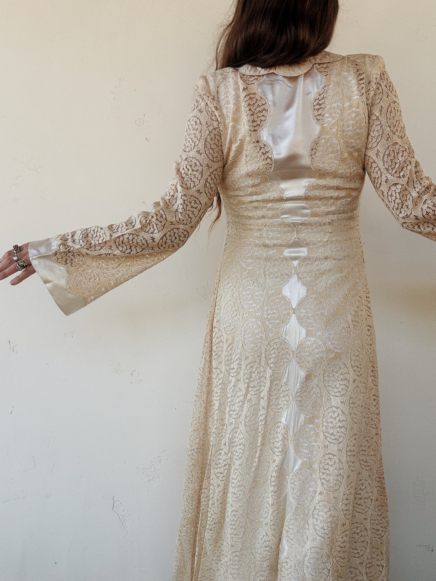 1940s Ivory Lace + Satin Hostess Gown w/ Scalloped Collar- S-S/M