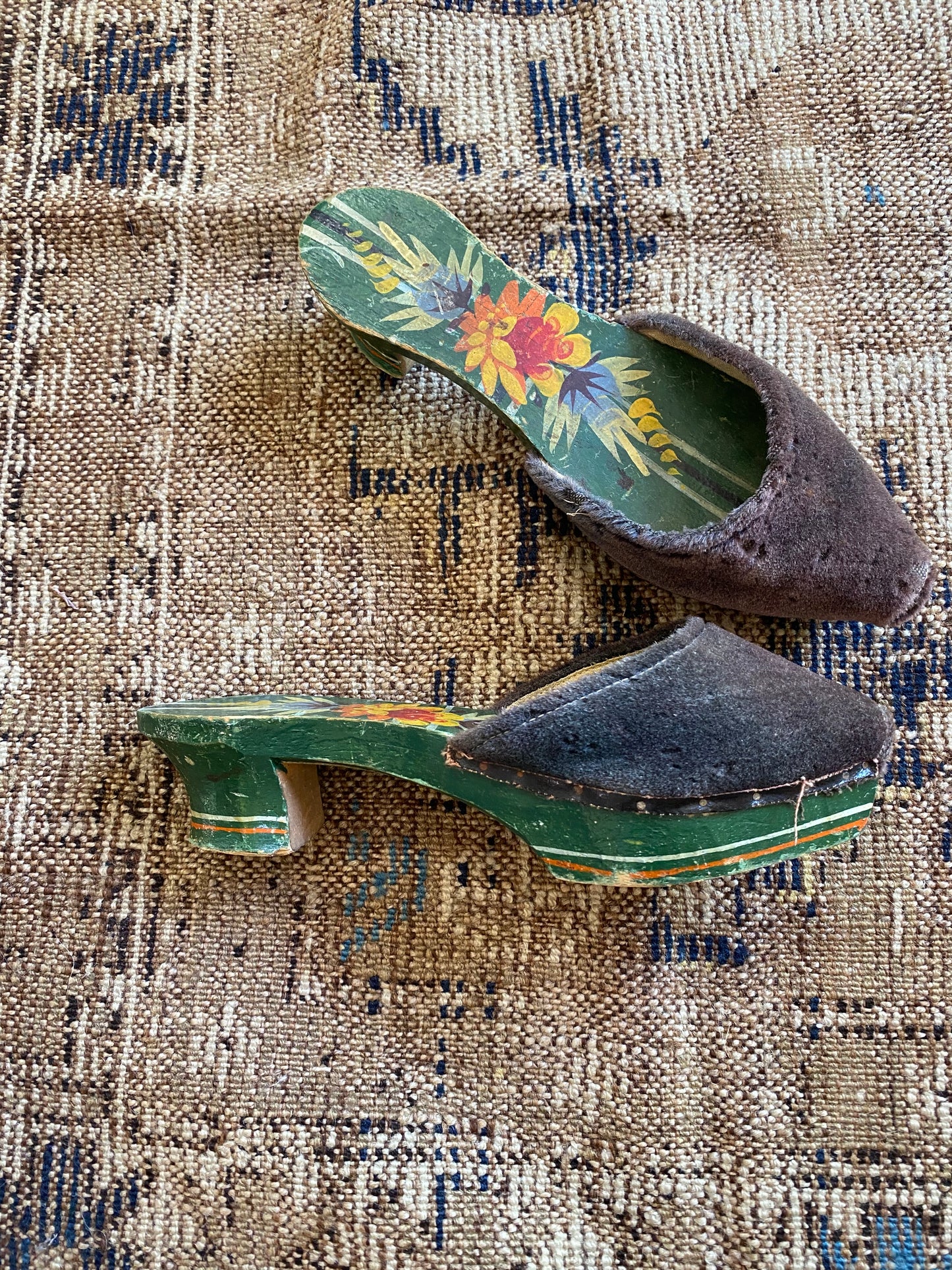 1940s Vintage Painted Wooden Souvenir Platform Sandals