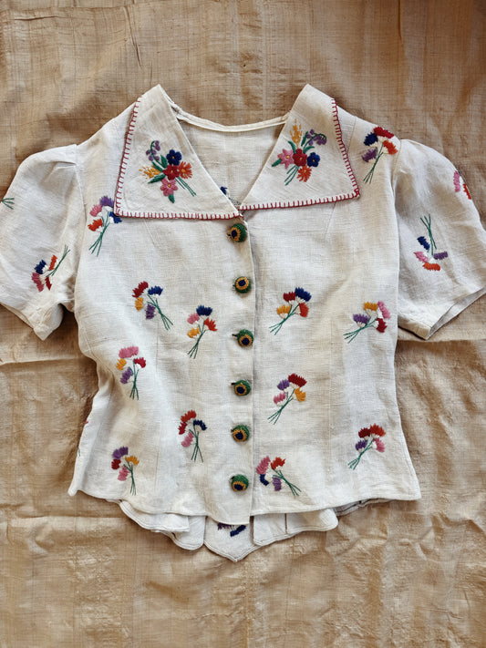 1930s/40s Grey Linen Floral Embroidered Blouse w/ Crocheted Buttons- M
