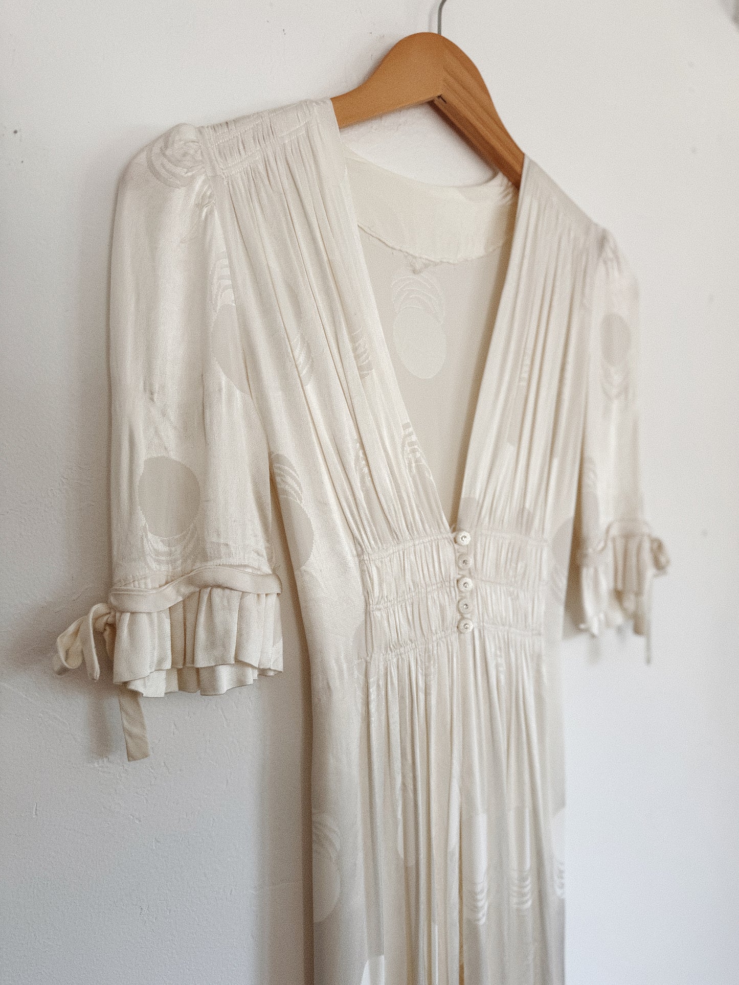 1930s/40s Pure White Abstract Rayon Jacquard Peignoir w/ Rhinestone Buttons- XS/S