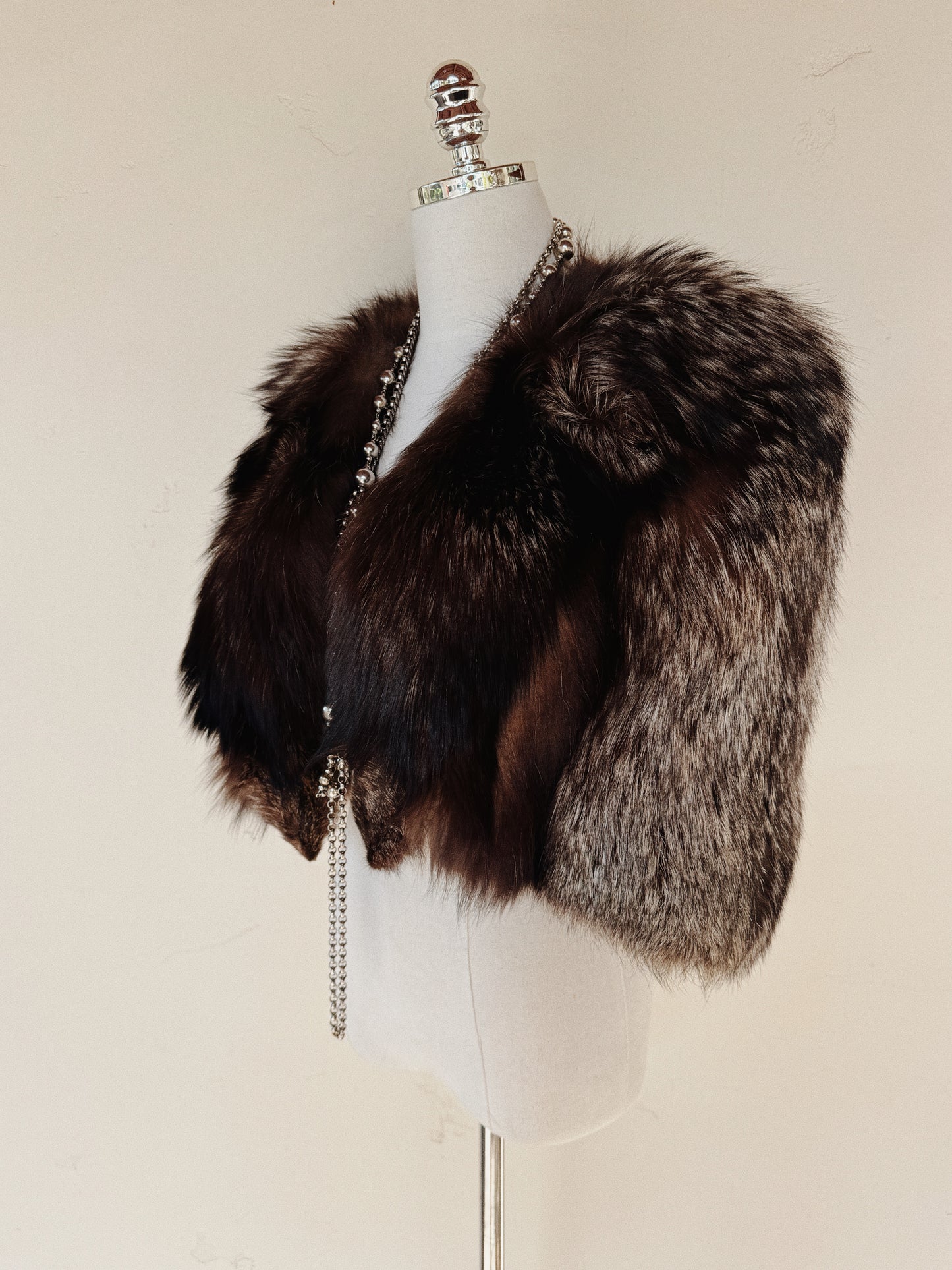 1940s Silver Fox Fur Caplet w/ Angular Shoulders- S-M