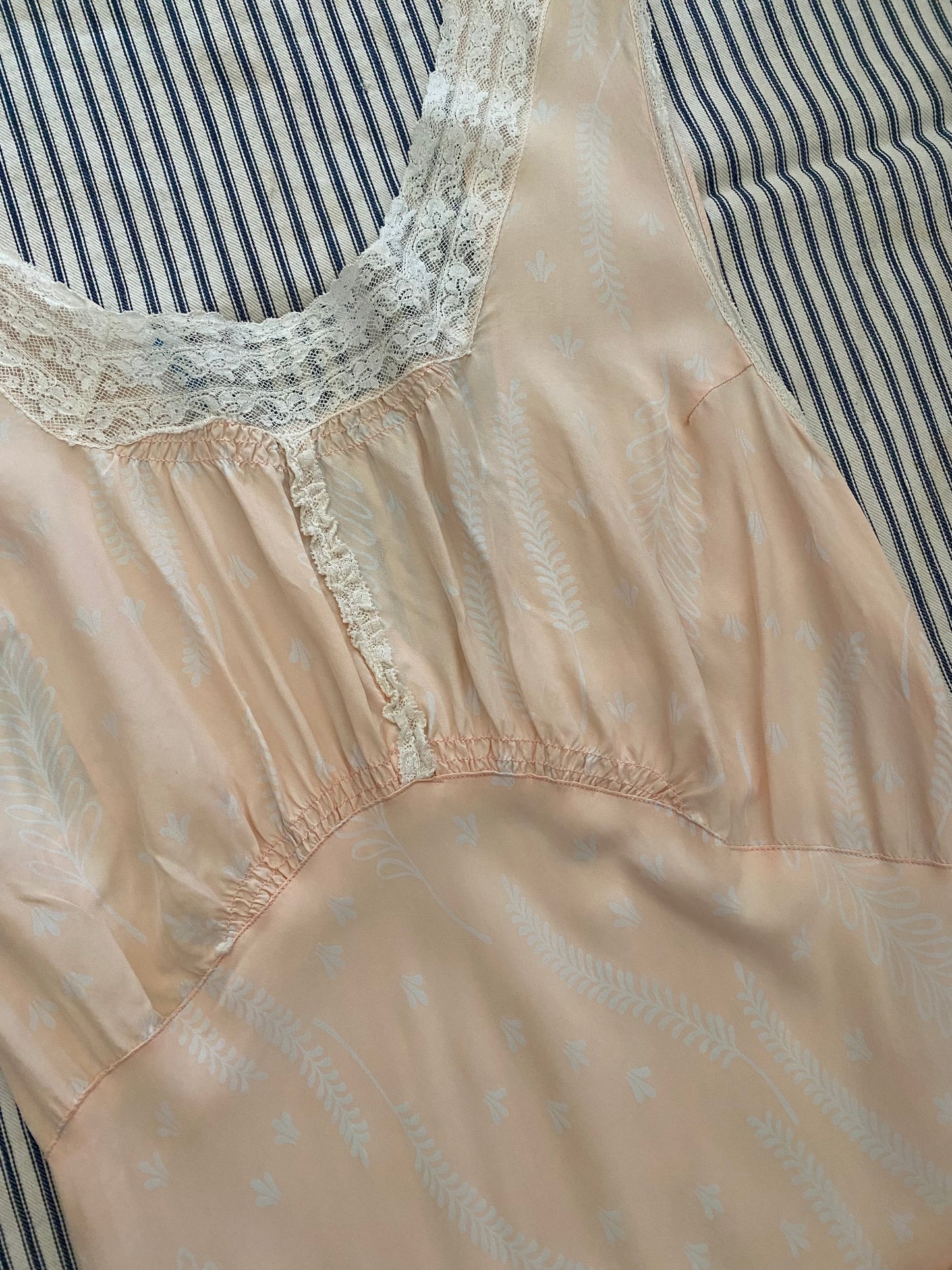 1940s Cold Rayon + Silk Pale Pink Slip Dress w/ White Leaf Print- S/M