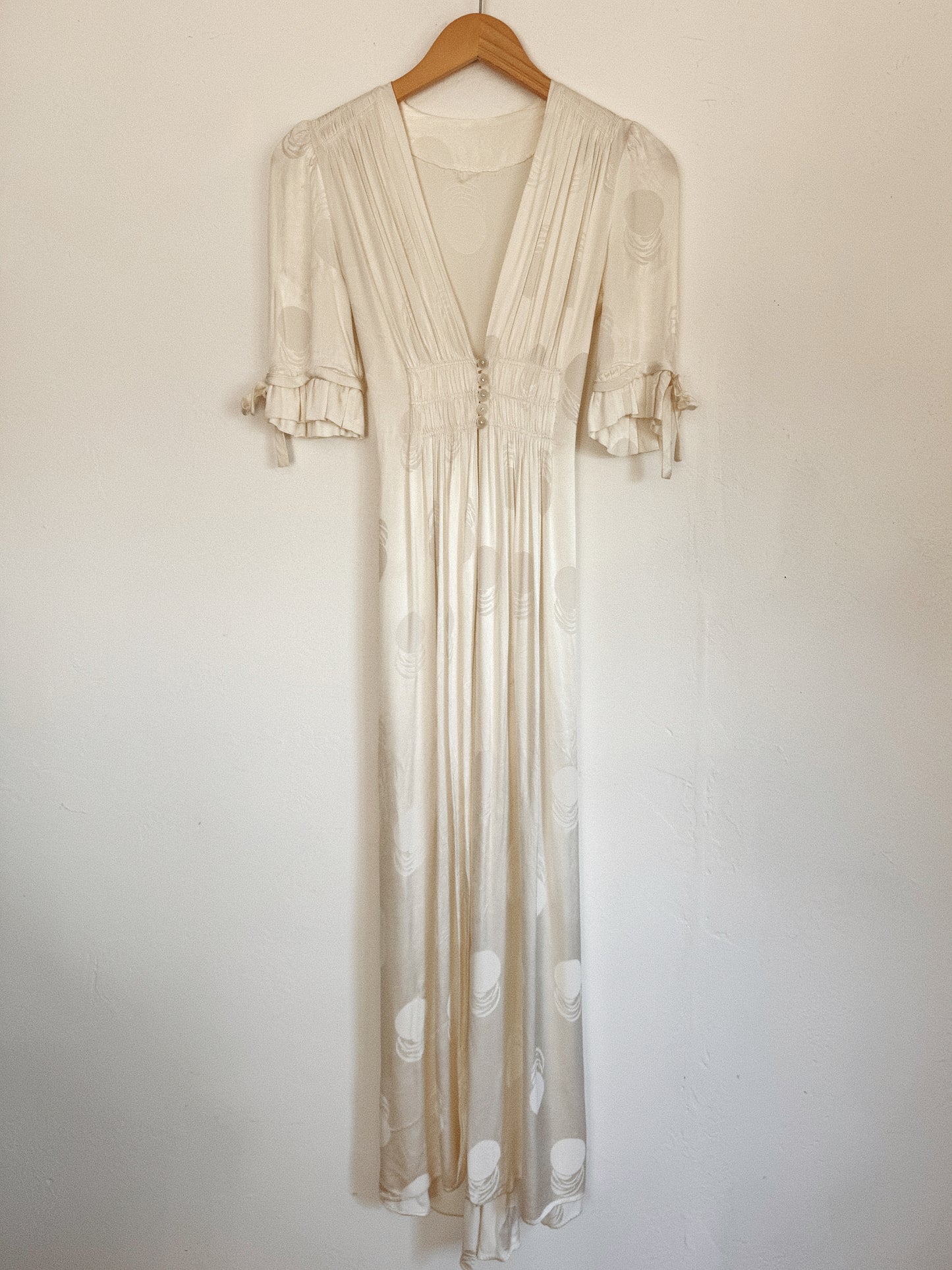 1930s/40s Pure White Abstract Rayon Jacquard Peignoir w/ Rhinestone Buttons- XS/S