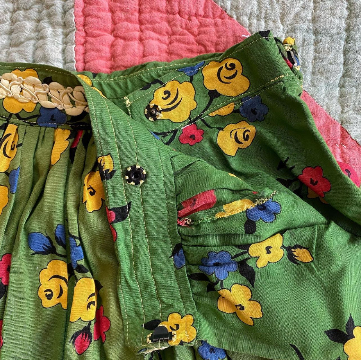 1940s Jubilant Green Rayon Floral Culotte Short Set- L/XL