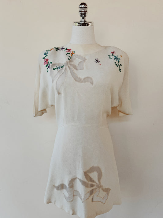 1940s Ivory Bow Blouse w/ Floral Embroidery- M/L