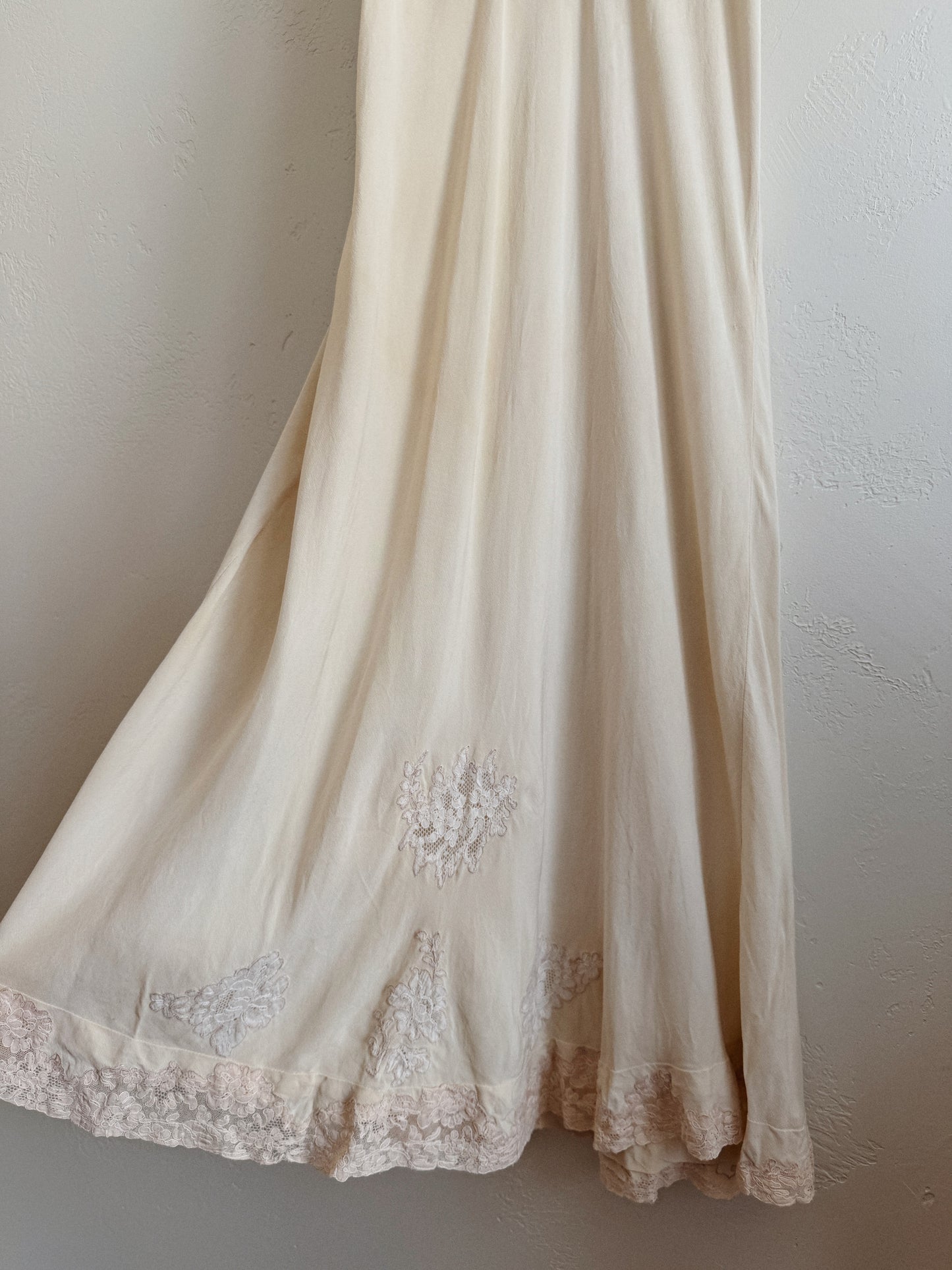 1930s White Silk + Lace Slip Dress w/ Appliqués- XS