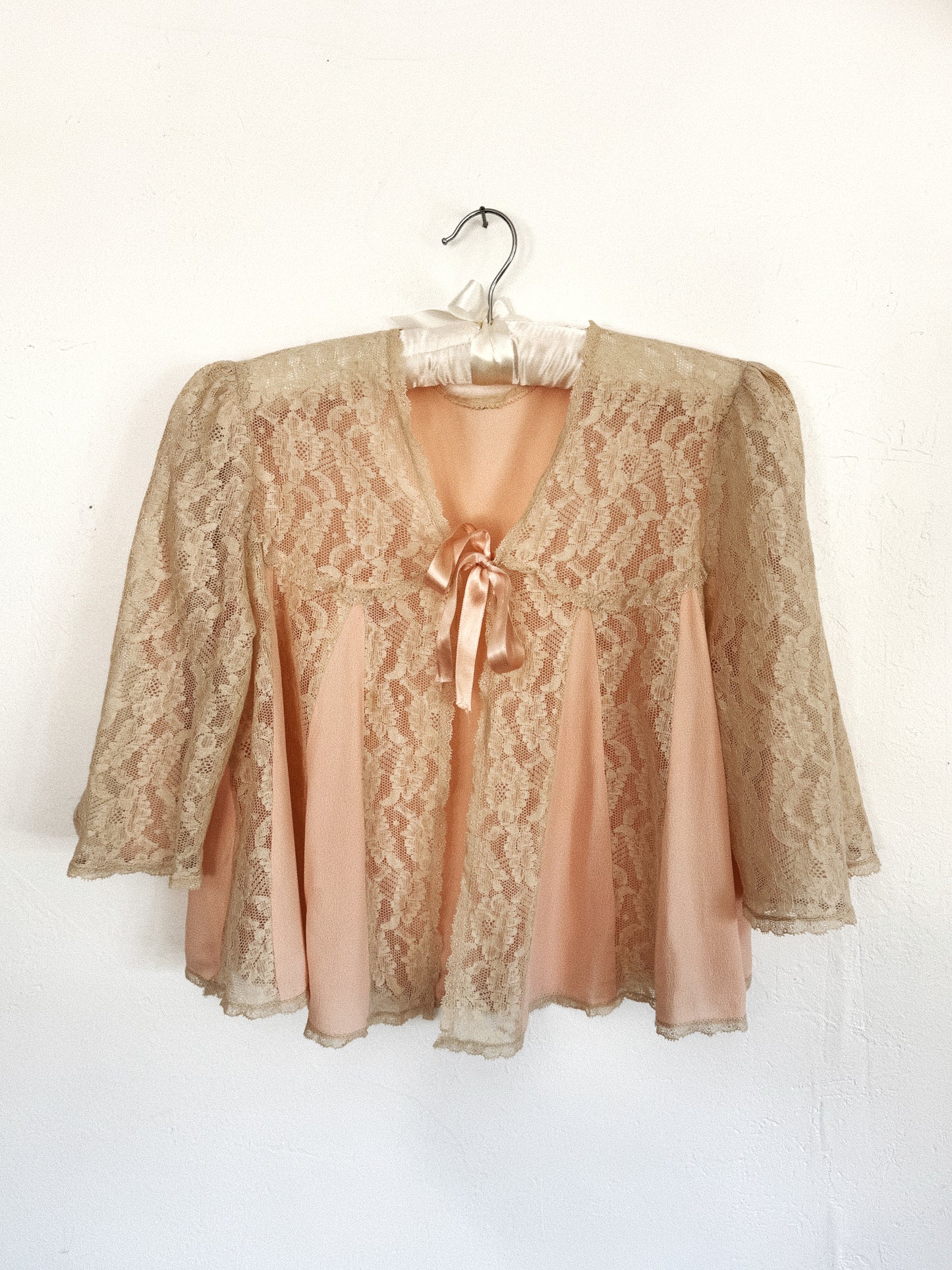 1930s Lace + Bubblegum Crepe Bed Jacket- S-M
