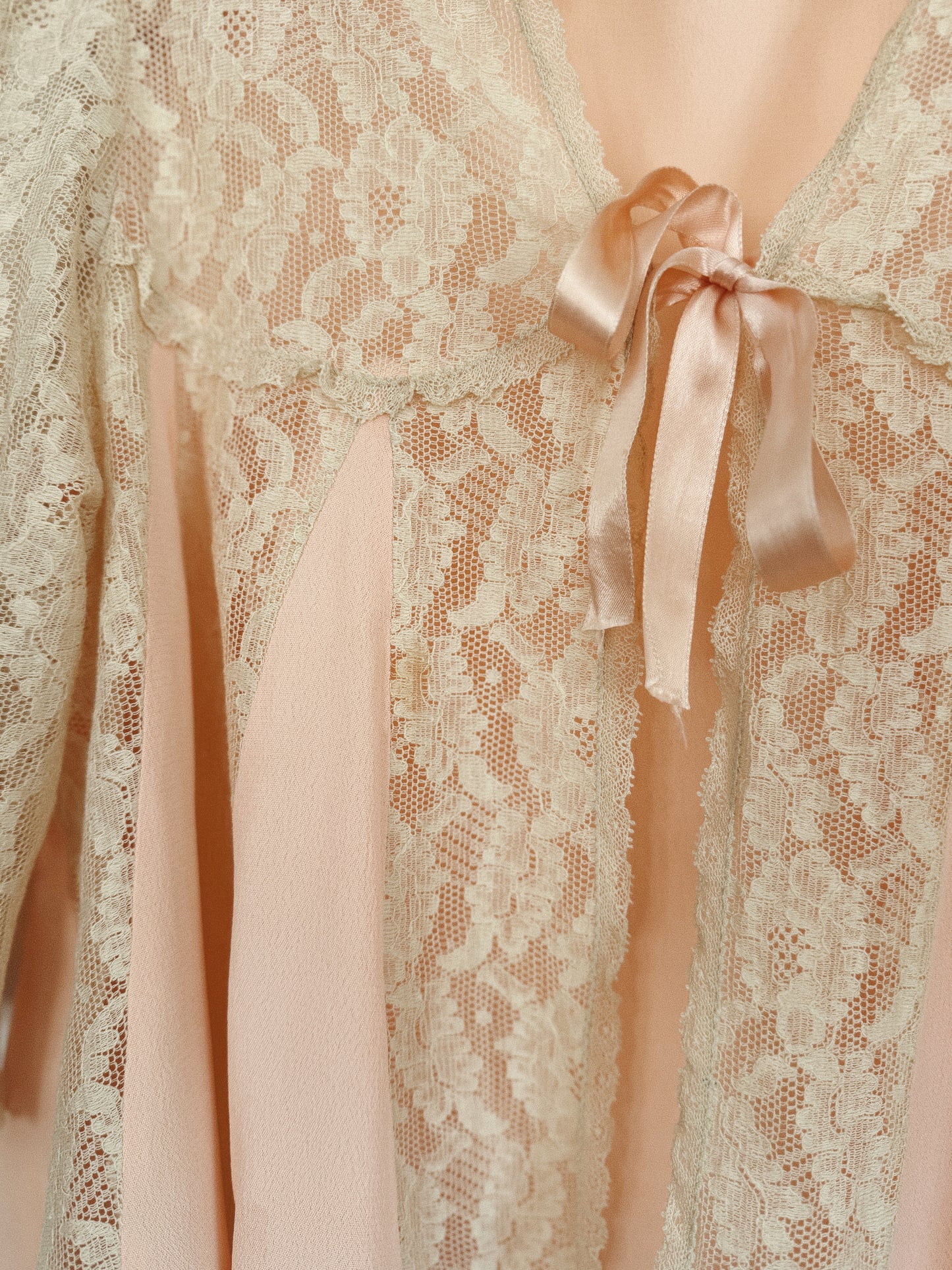 1930s Lace + Bubblegum Crepe Bed Jacket- S-M