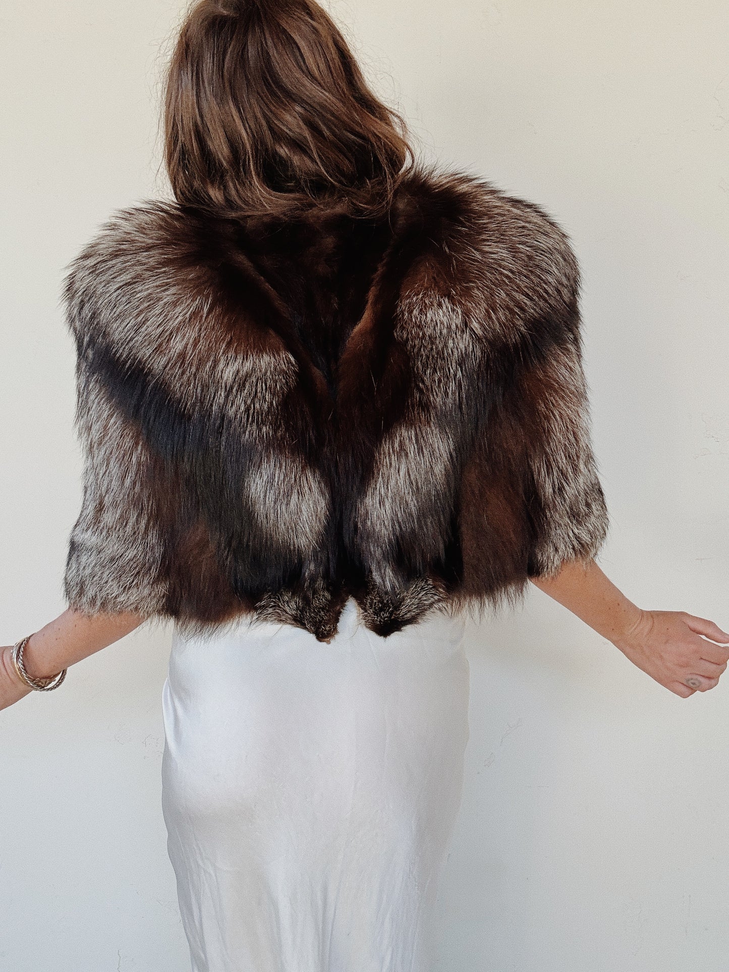 1940s Silver Fox Fur Caplet w/ Angular Shoulders- S-M