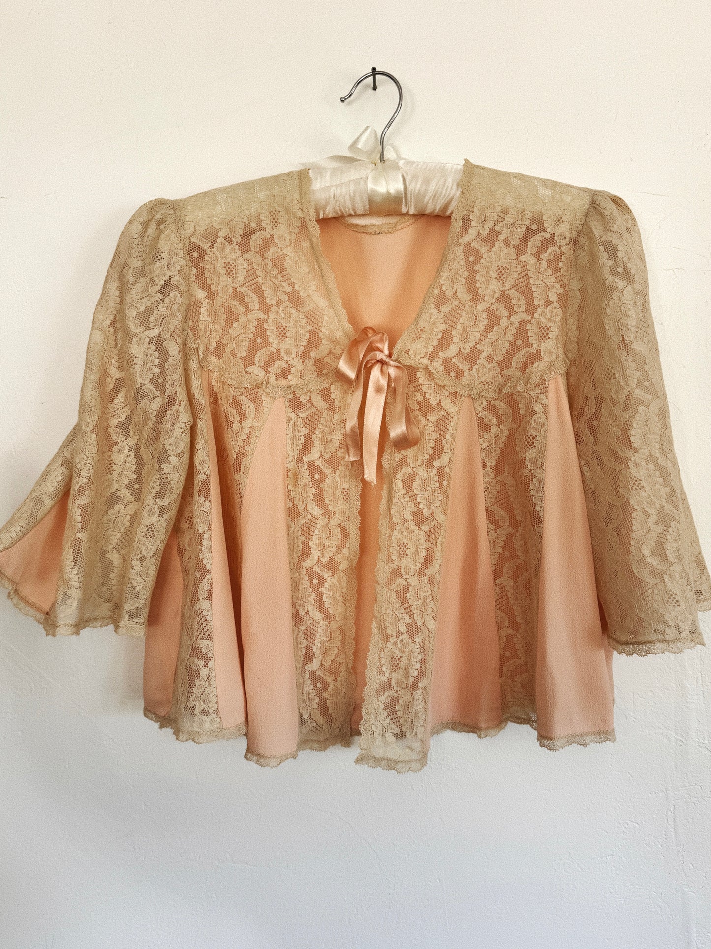1930s Lace + Bubblegum Crepe Bed Jacket- S-M