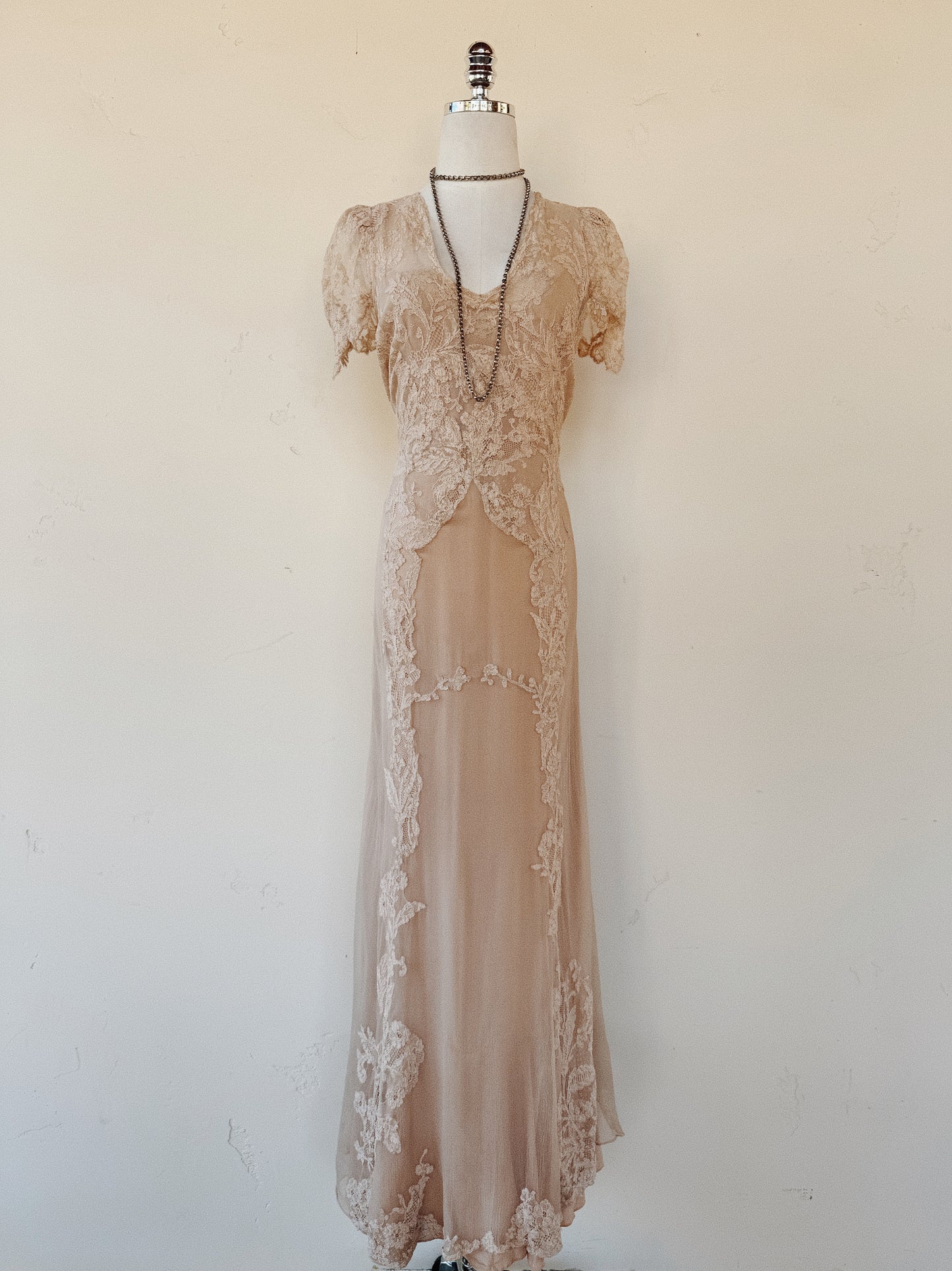 1930s Champagne Crinkle Silk Chiffon Dress w/ Lace Appliqué- S/M