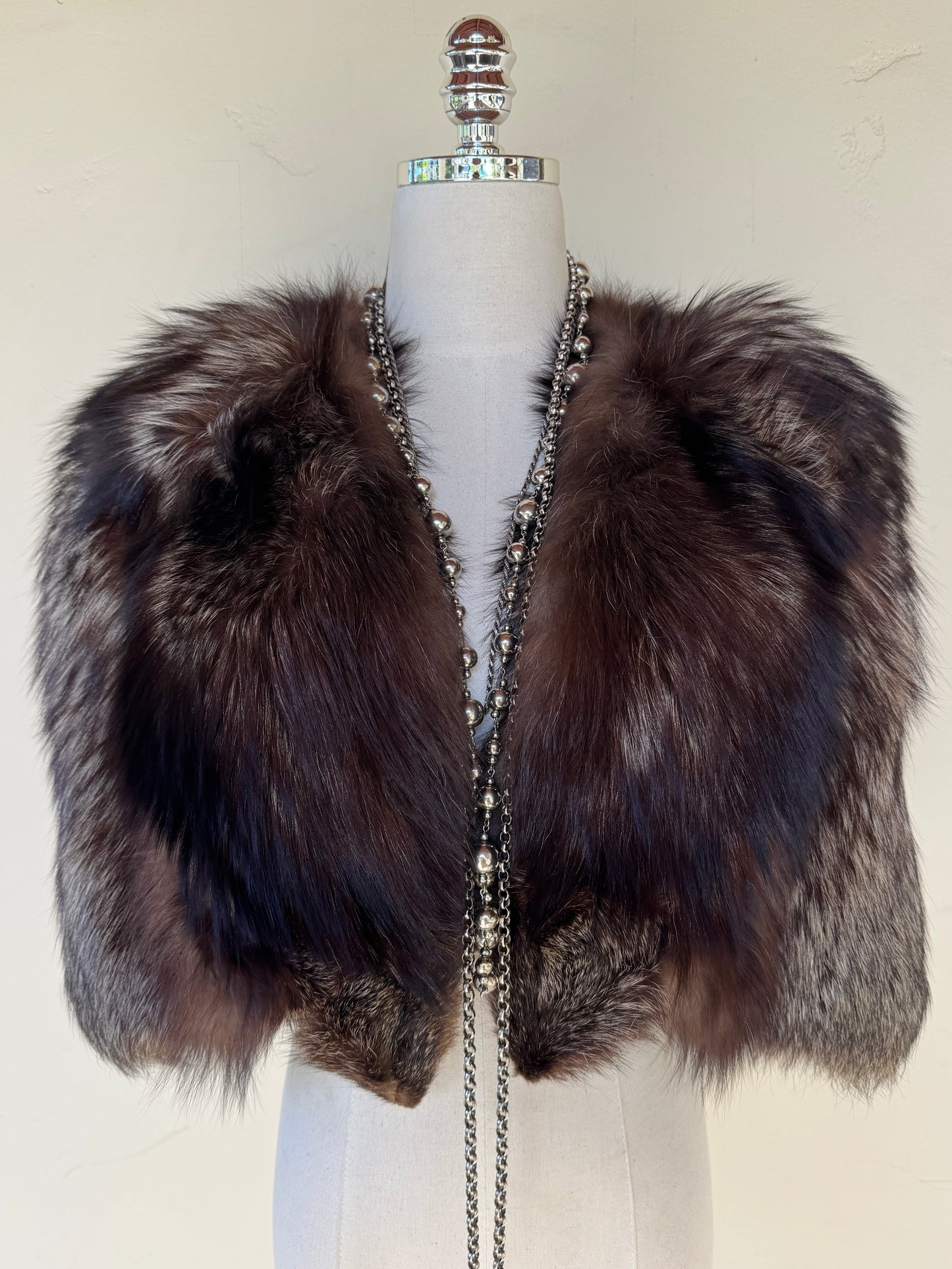 1940s Silver Fox Fur Caplet w/ Angular Shoulders- S-M