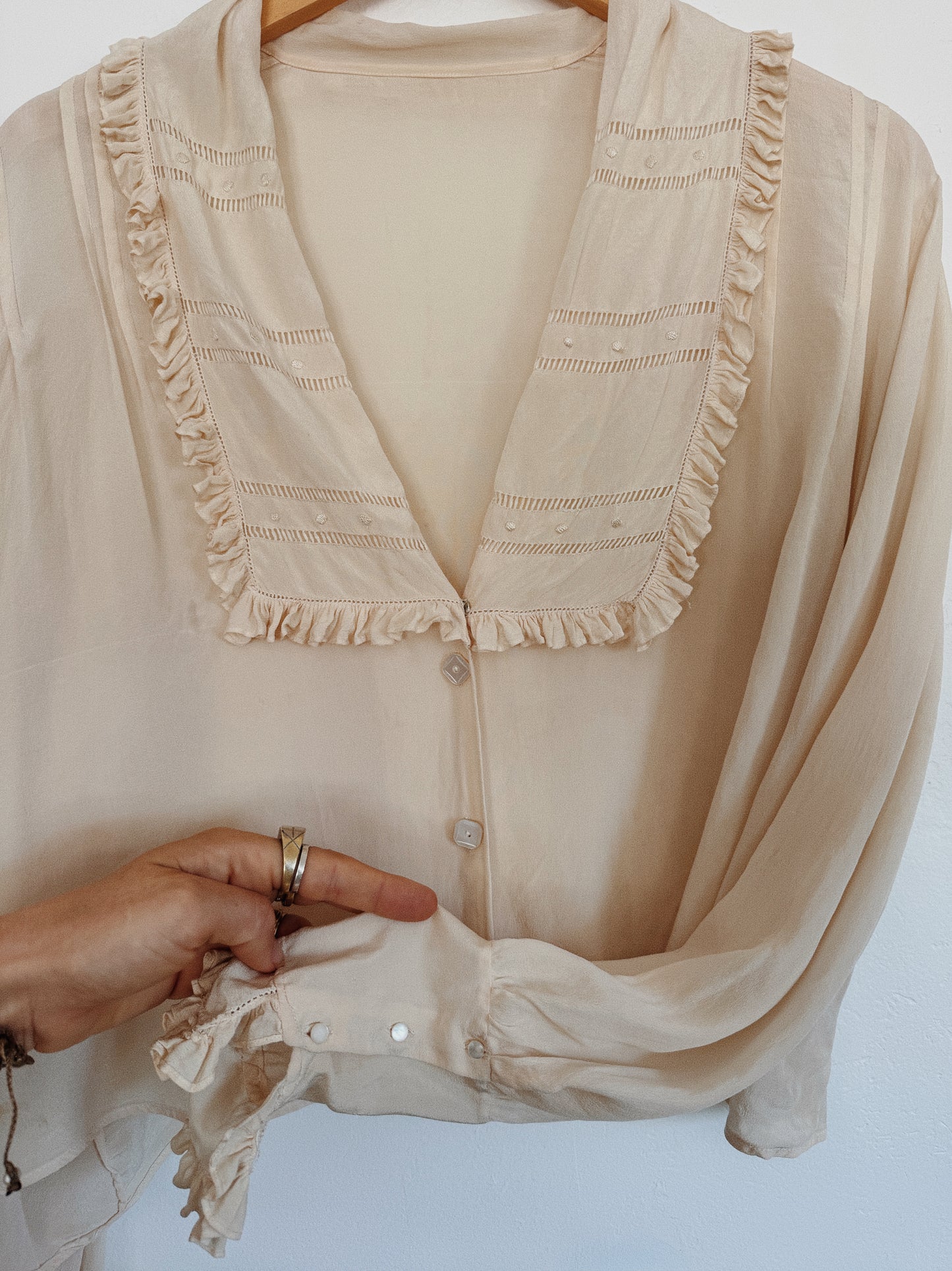 1930s Ivory Silk Cropped Embroidered Blouse- S/M-M
