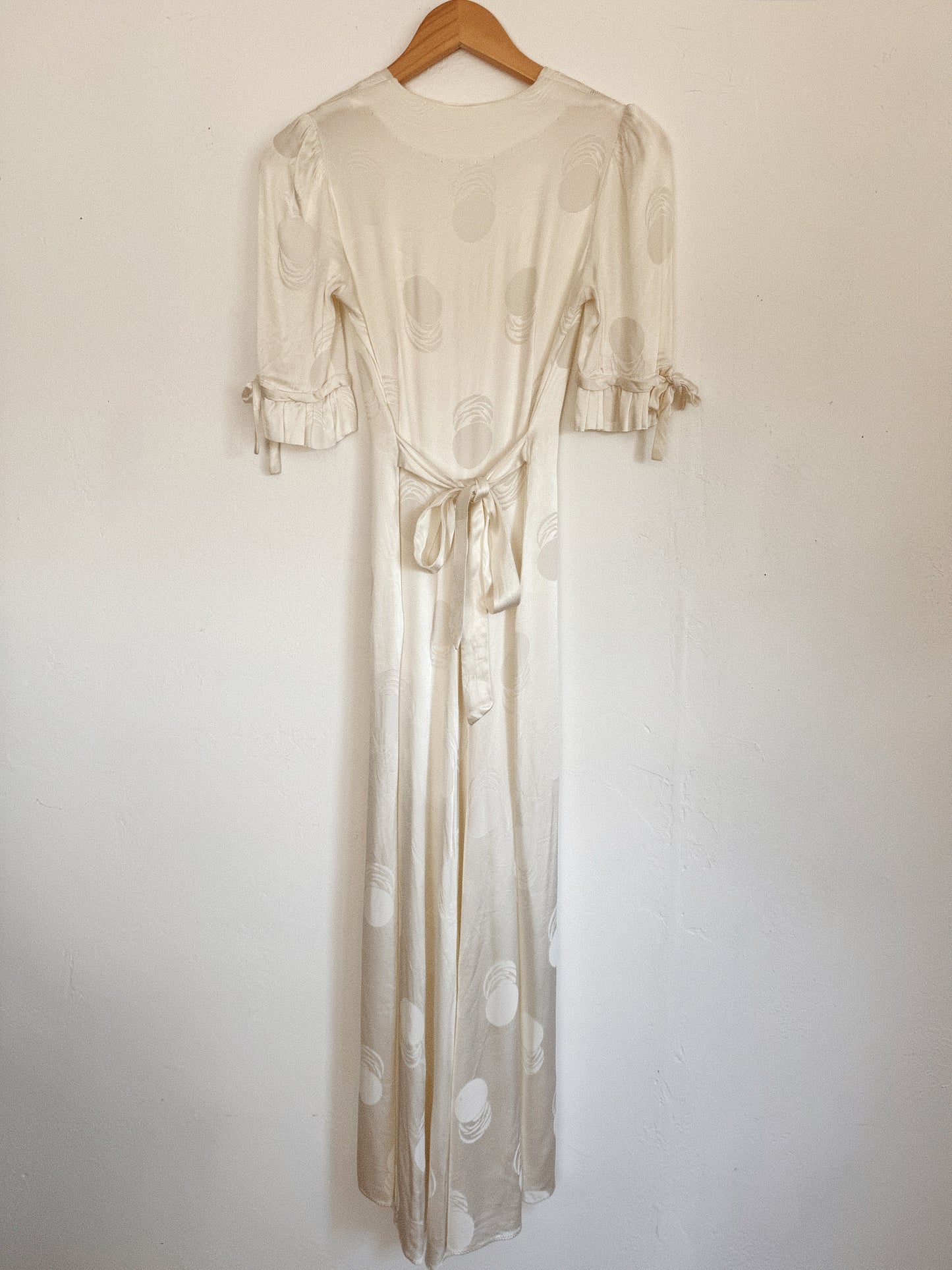 1930s/40s Pure White Abstract Rayon Jacquard Peignoir w/ Rhinestone Buttons- XS/S