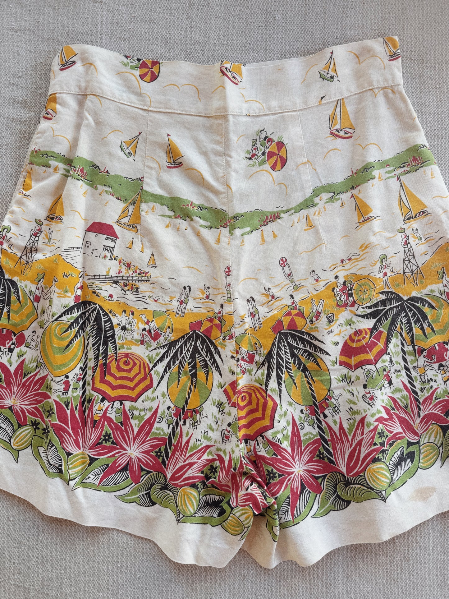 1930s Novelty Beachside Print Green Celluloid Side Button Shorts- M