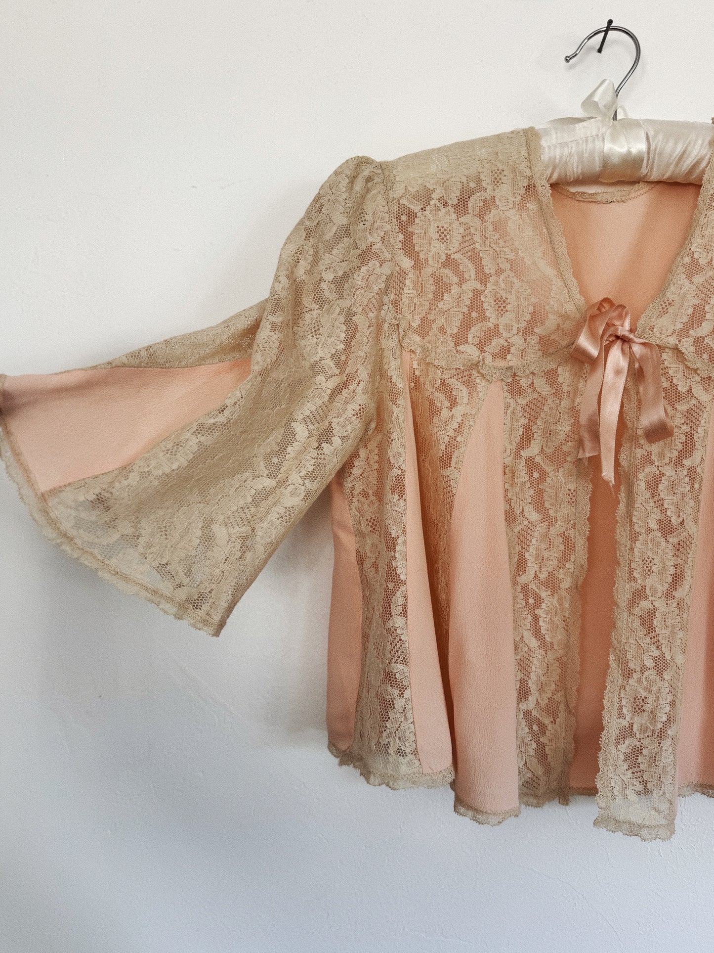 1930s Lace + Bubblegum Crepe Bed Jacket- S-M