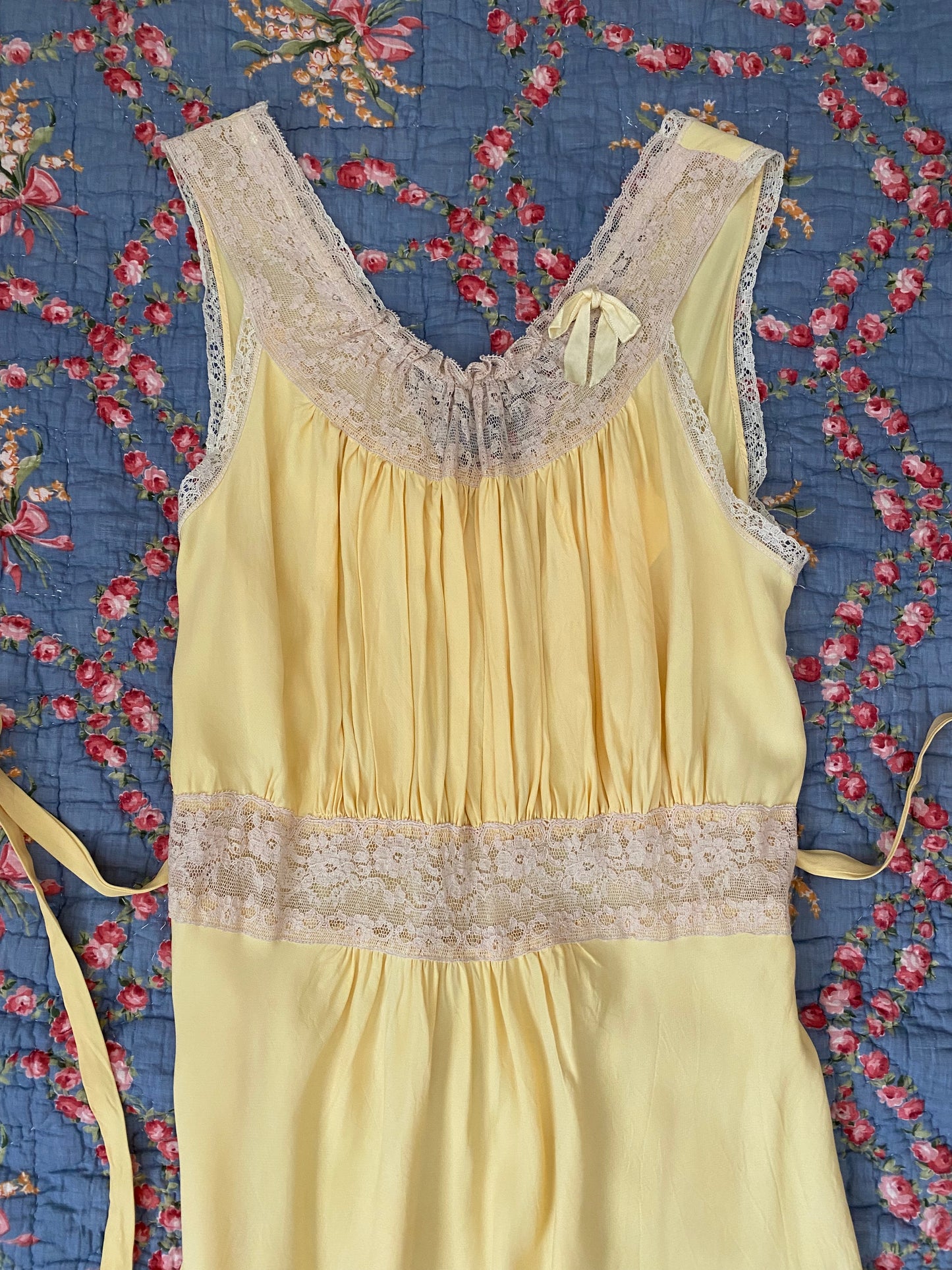 1940s Pale Yellow Rayon Bias Cut Slip w/ Lace + Bow- S/M