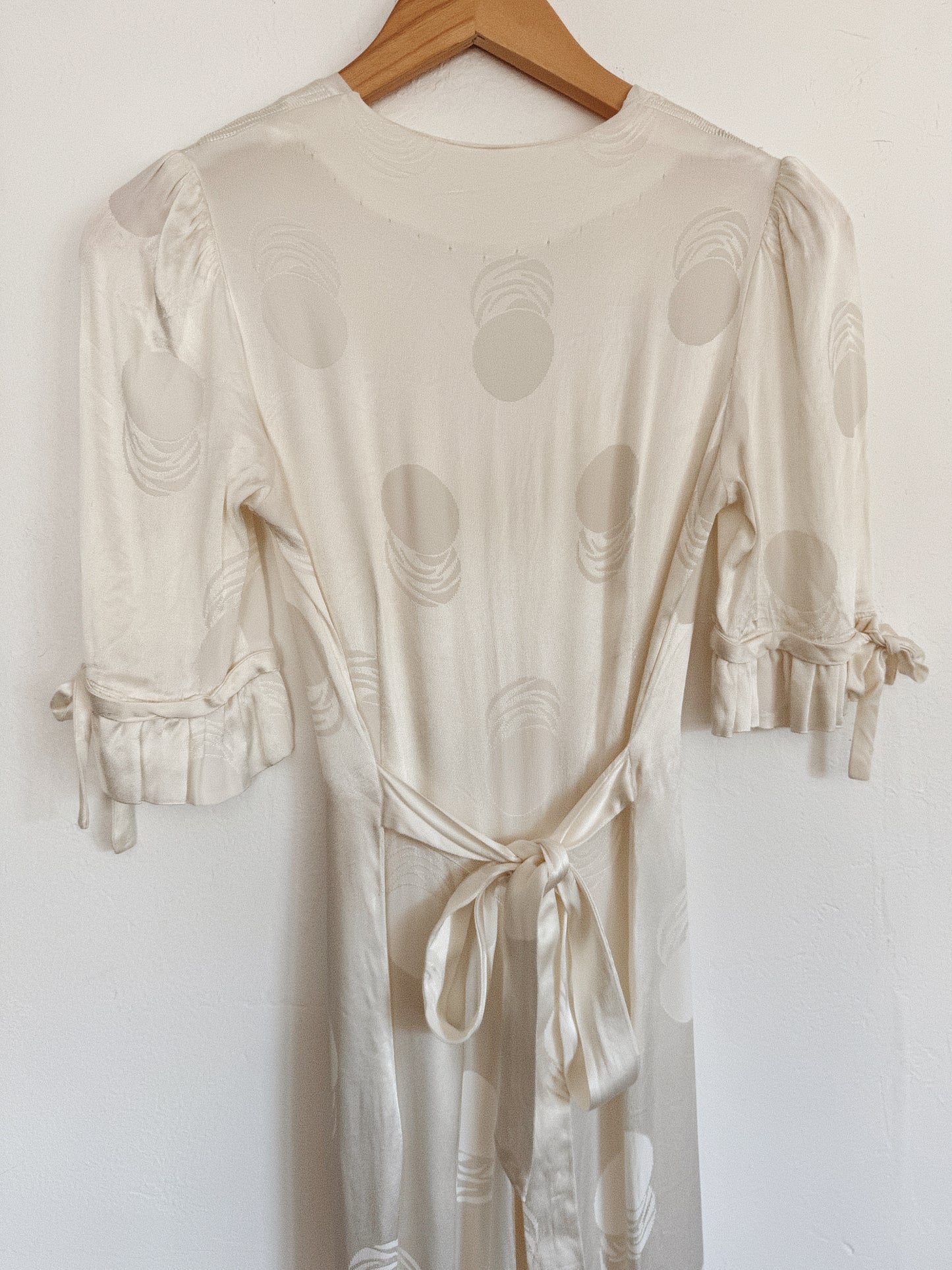1930s/40s Pure White Abstract Rayon Jacquard Peignoir w/ Rhinestone Buttons- XS/S