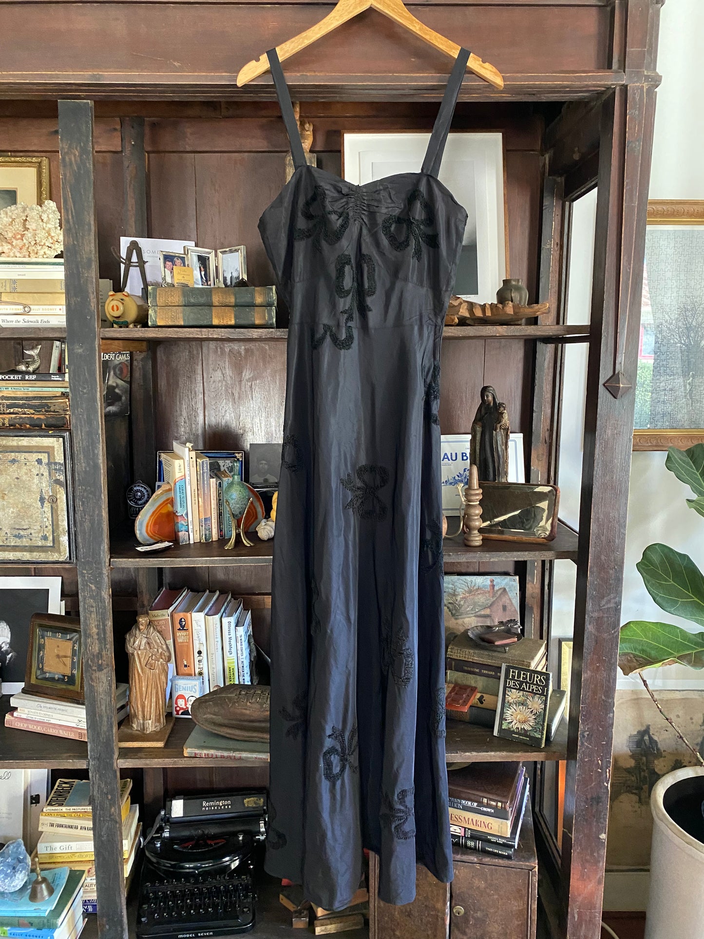 1940s Taffeta Gown w/ Velvet Chenille Bows- 5/6