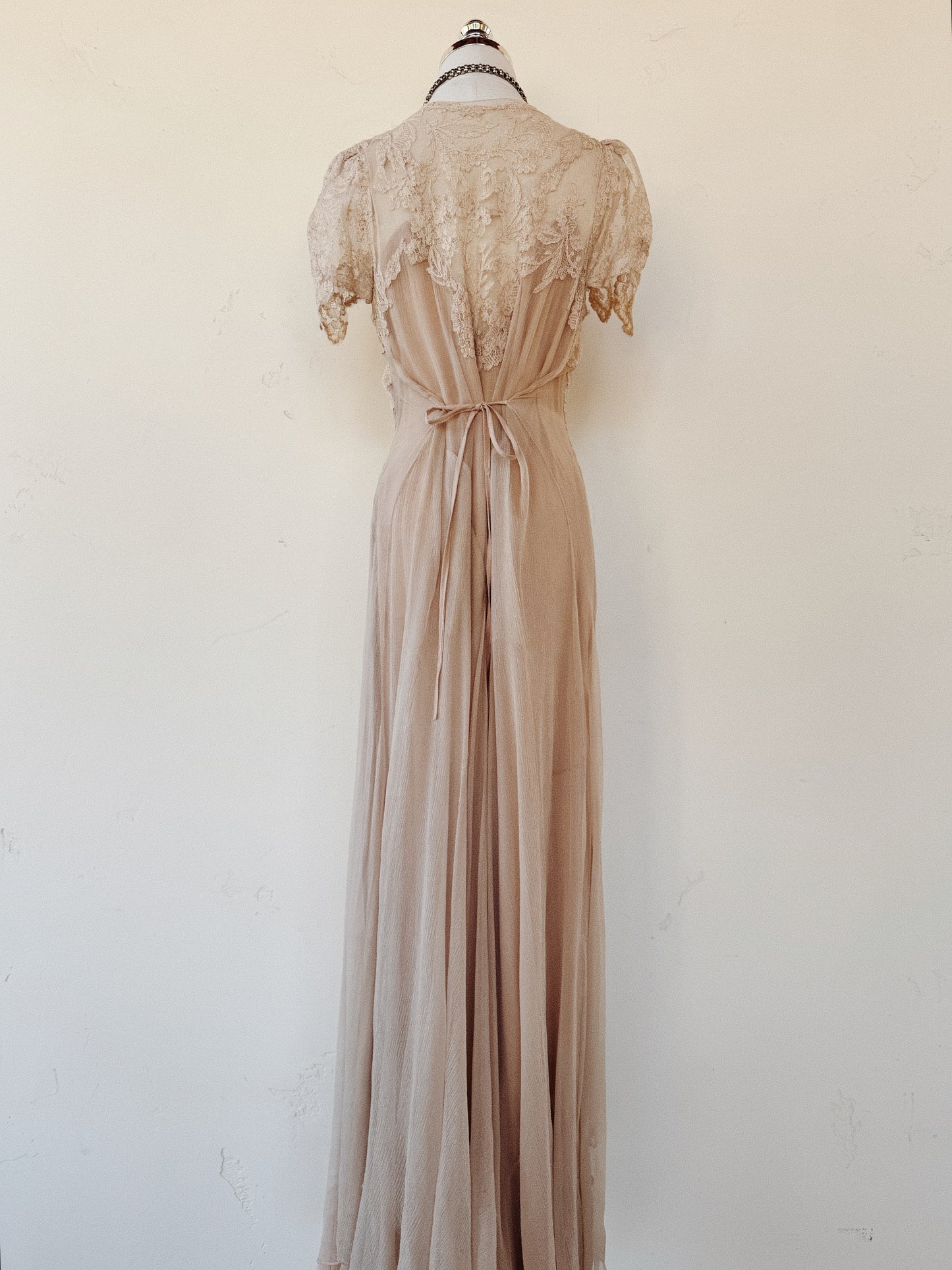 1930s Champagne Crinkle Silk Chiffon Dress w/ Lace Appliqué- S/M