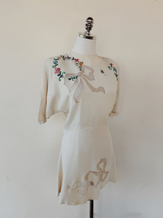 1940s Ivory Bow Blouse w/ Floral Embroidery- M/L
