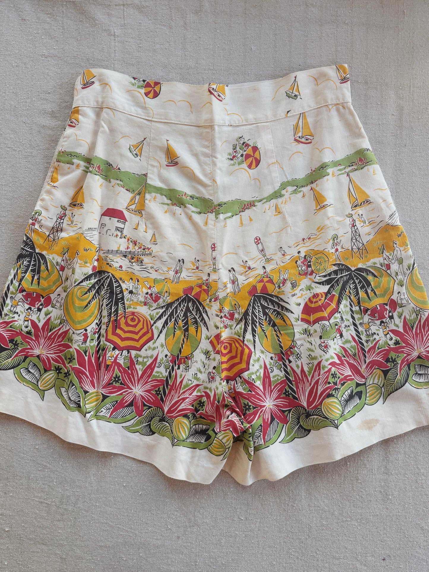 1930s Novelty Beachside Print Green Celluloid Side Button Shorts- M
