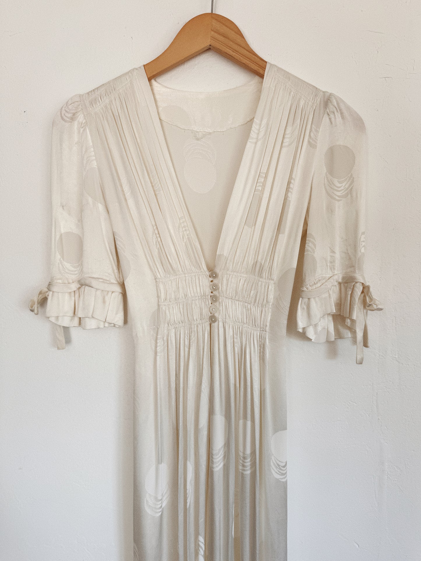 1930s/40s Pure White Abstract Rayon Jacquard Peignoir w/ Rhinestone Buttons- XS/S