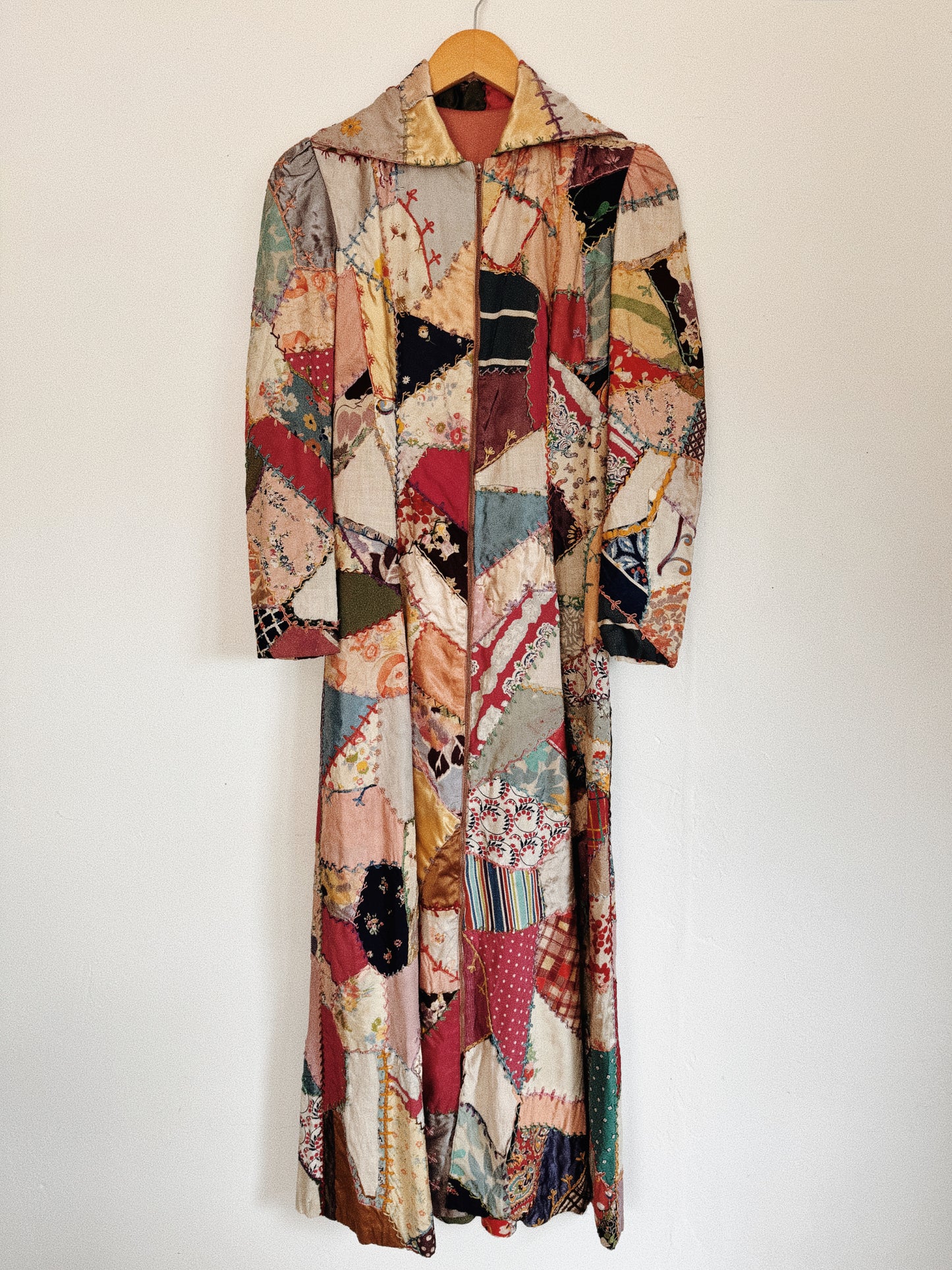 1930s Incredible Pink Crazy Quilt Embroidered Dressing Gown w/ Bell Zipper- S-S/M