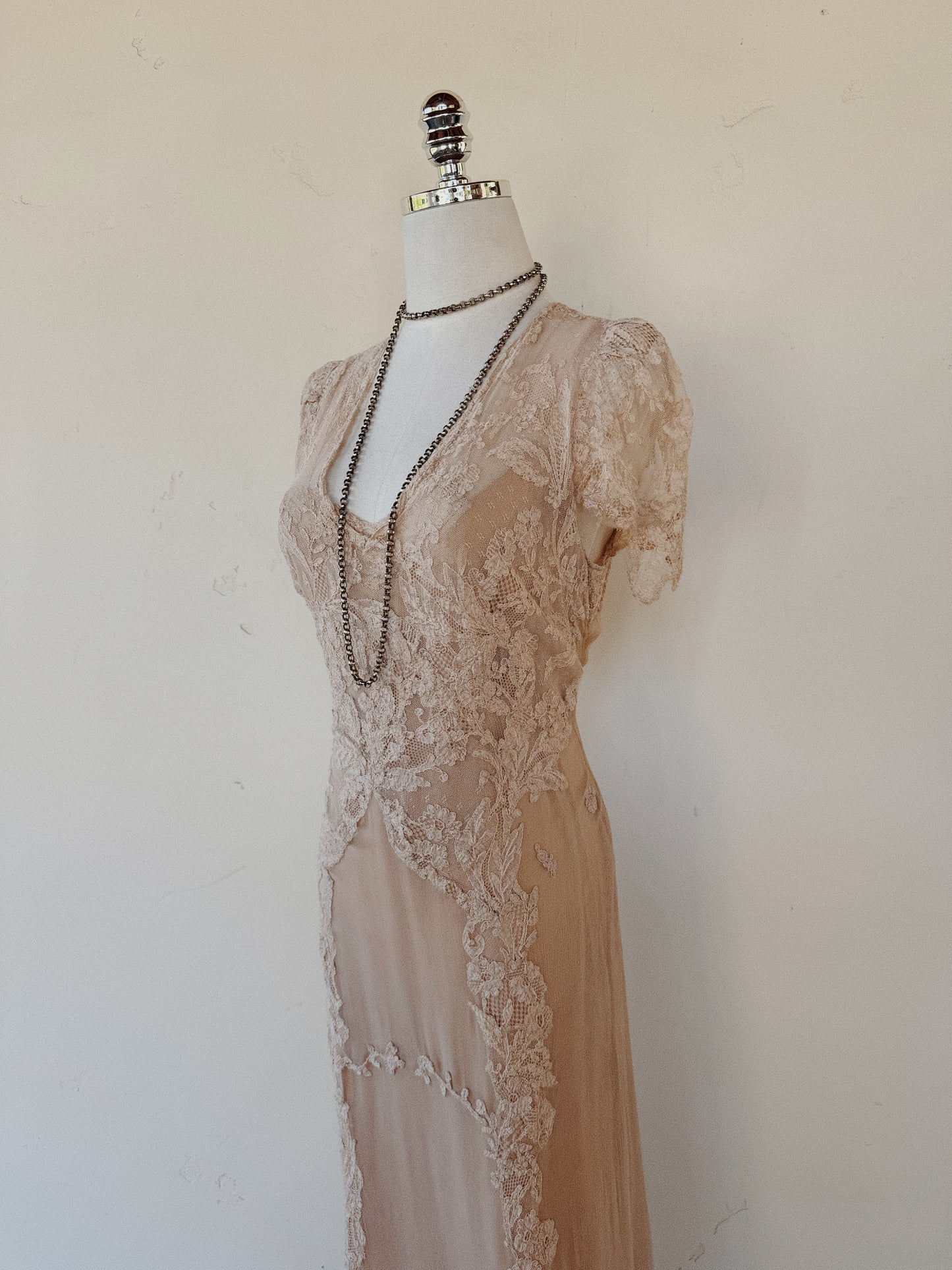 1930s Champagne Crinkle Silk Chiffon Dress w/ Lace Appliqué- S/M