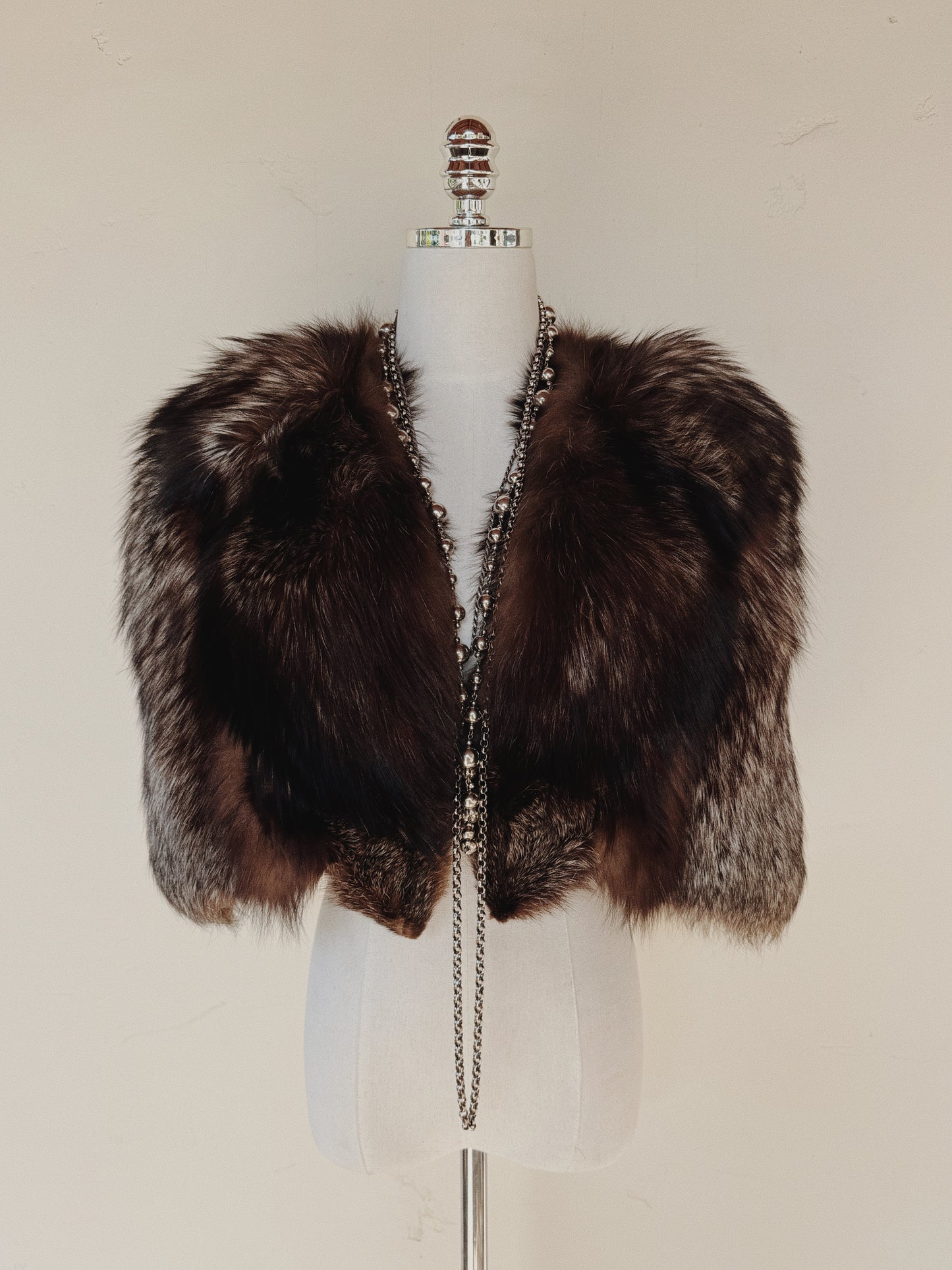1940s Silver Fox Fur Caplet w/ Angular Shoulders- S-M