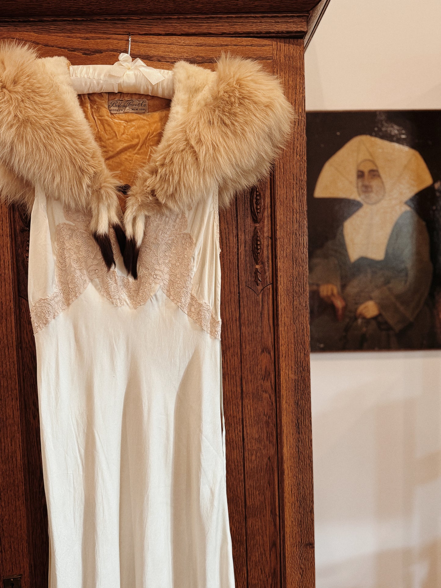 1930s Sumptuous Ermine Fur + Silk Velvet Collar w/ Bon Bon Closure