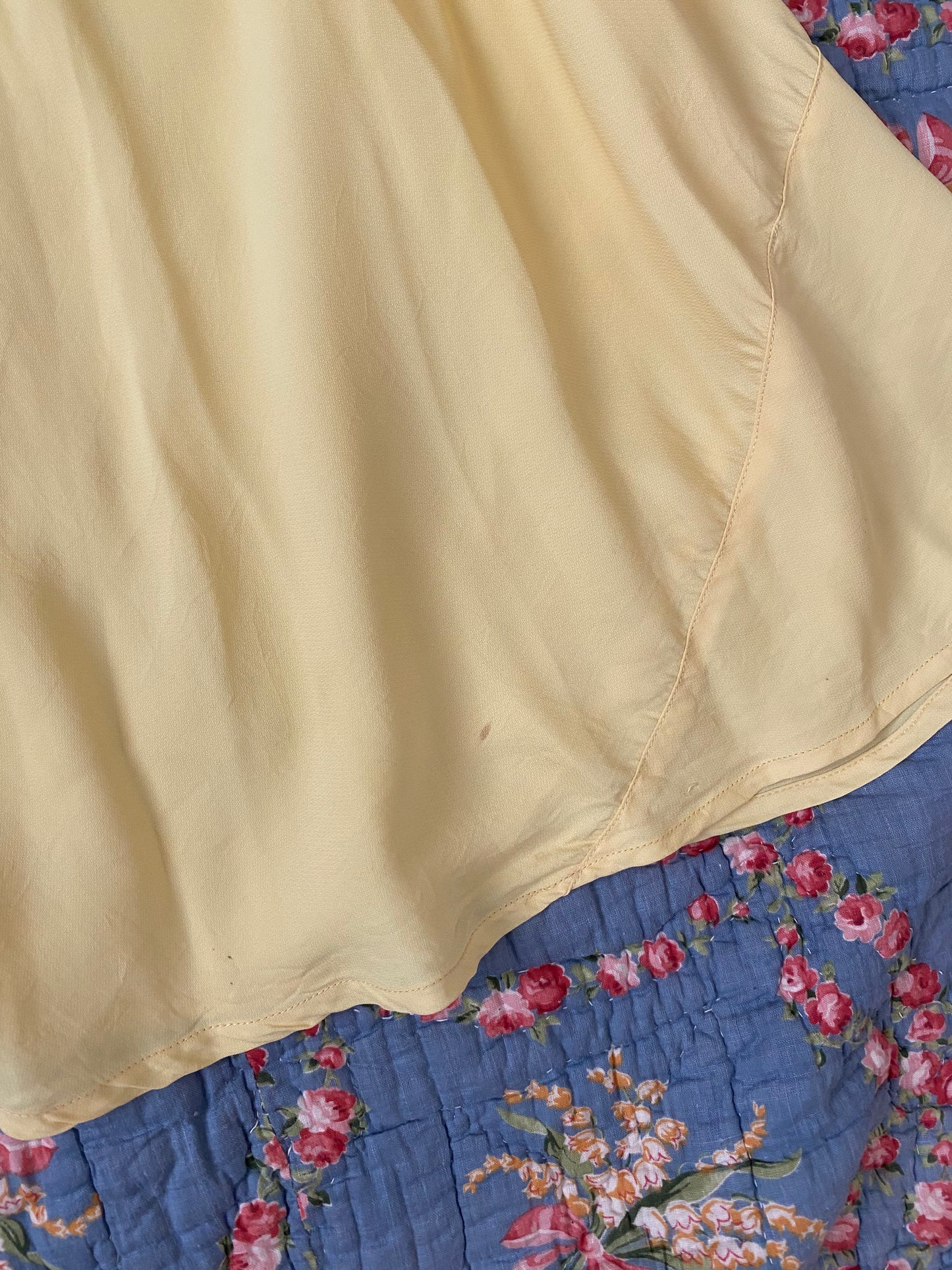 1940s Pale Yellow Rayon Bias Cut Slip w/ Lace + Bow- S/M