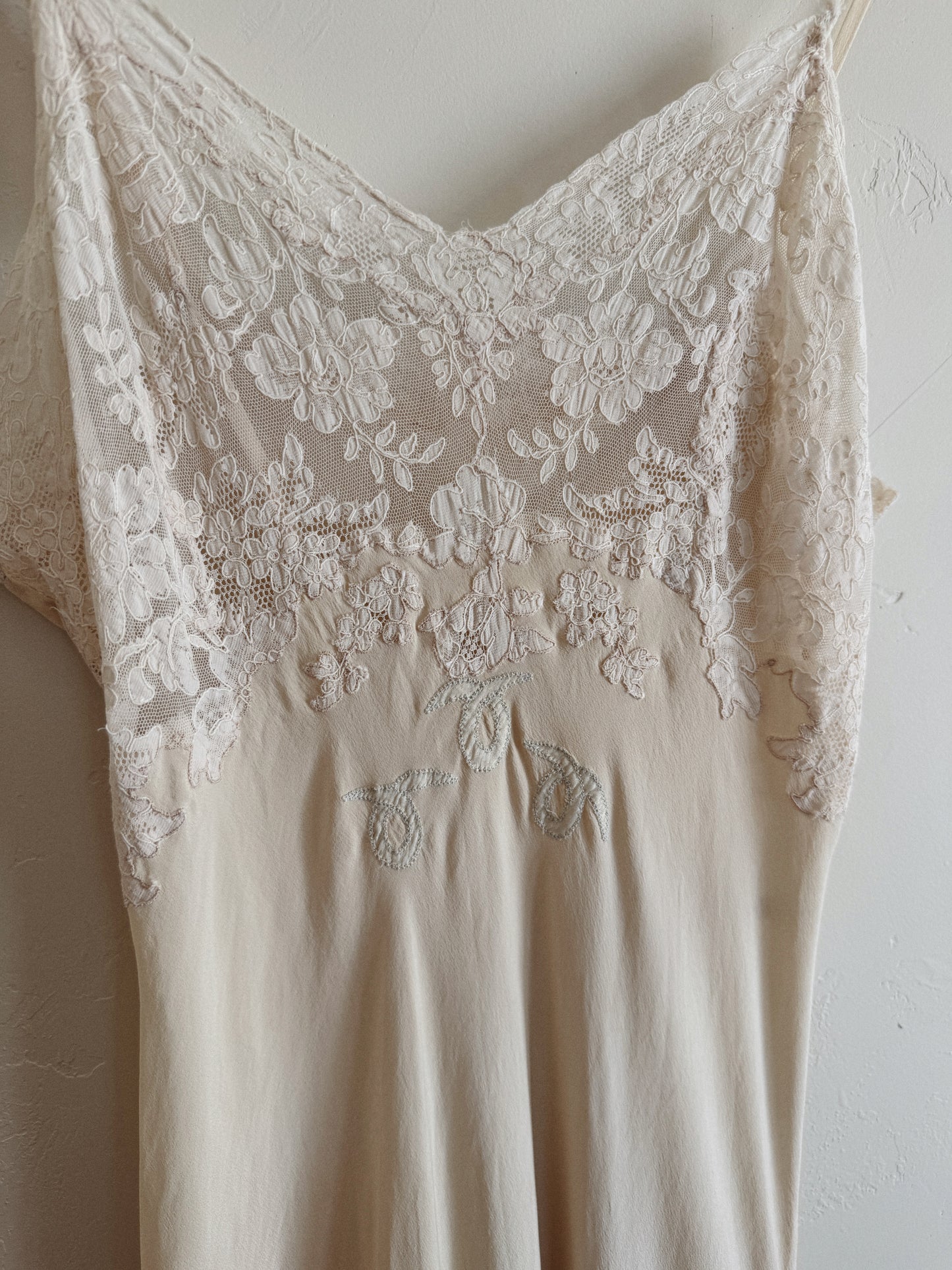 1930s White Silk + Lace Slip Dress w/ Appliqués- XS