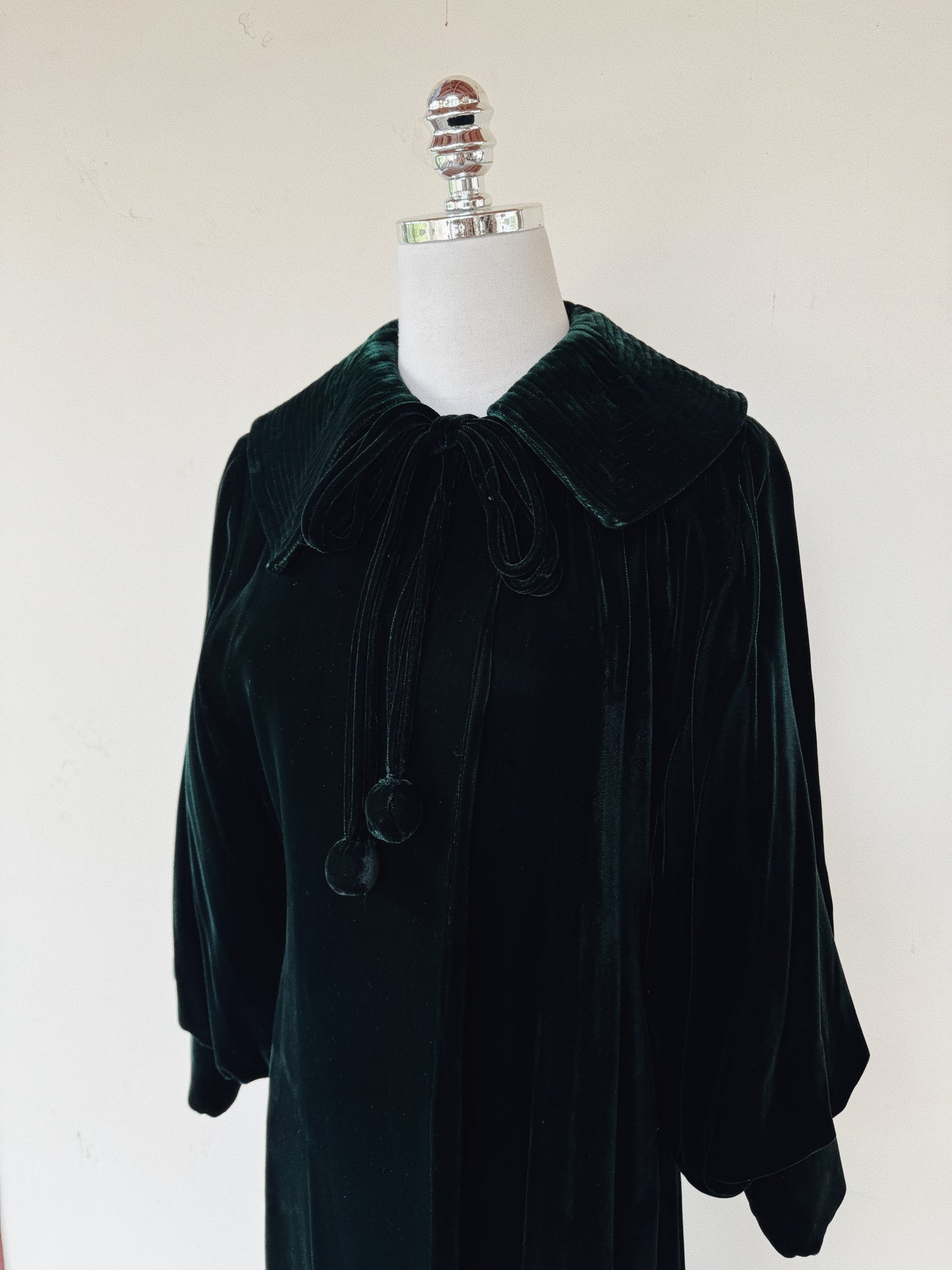 1930s/40s Emerald Green Velvet Deco Duster Coat w/ Bon Bons- S/M