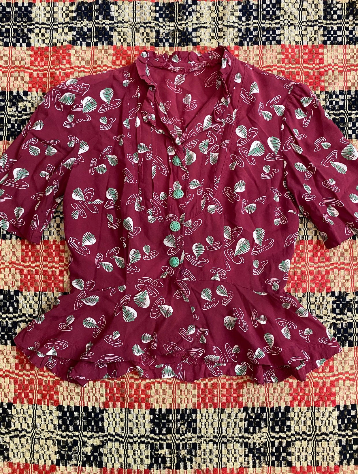 1940s Novelty Print Twirling Top Rayon Blouse- S/M