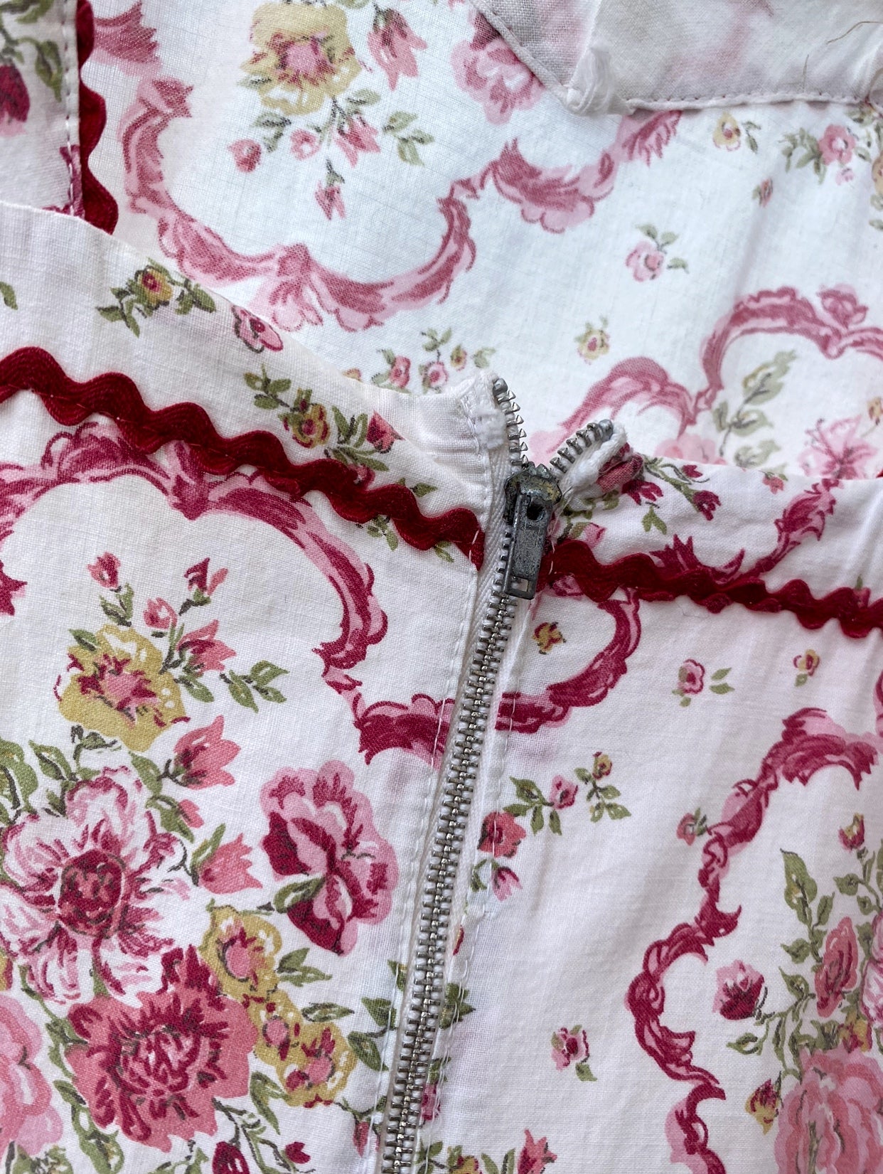 Darling 1950s Floral Cotton Dress w/ Ric Rac- M